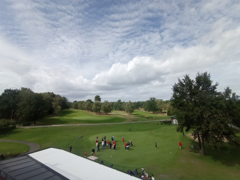 Photo green du 18 et départ du 10 vue toit terrasse - Golf des 24 heures Le Mans